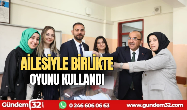 Ahmet Tural ailesiyle birlikte oy verdi