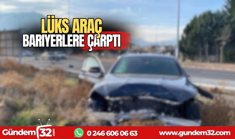 Lüks araç bariyerlere çarptı