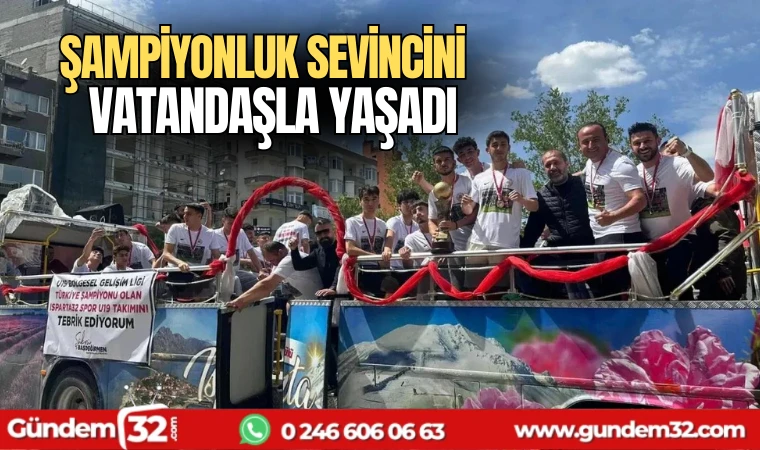 Şampiyonluk sevincini vatandaşla yaşadı
