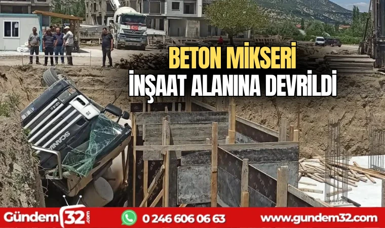 Beton mikseri inşaat alanına devrildi