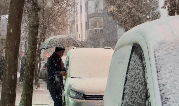 Isparta'da yoğun kar yağışı başladı, kartpostallık manzaralar ortaya çıktı