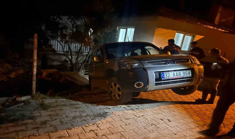 Karacaören Barajı’nda kaçak avcılara suçüstü: Kaçarken araçlarında mahsur kalıp yakalandılar
