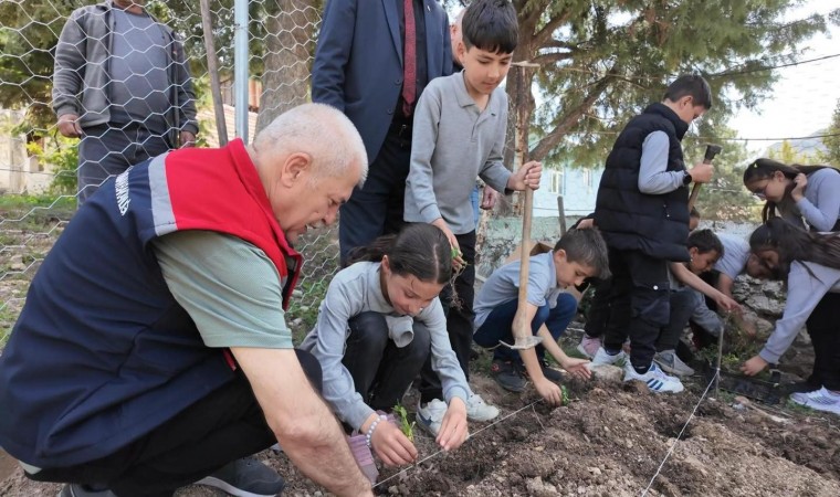 Eğirdir’de tıbbi aromatik bitkiler bahçesi açıldı