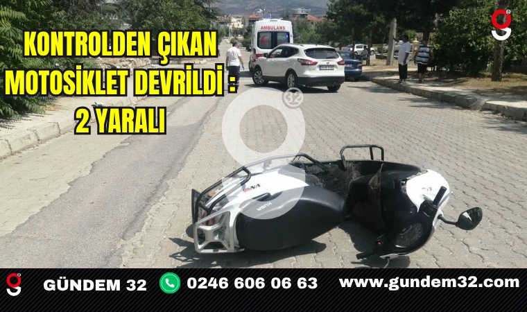 Kontrolden Çıkan Motosiklet Devrildi; 2 Yaralı
