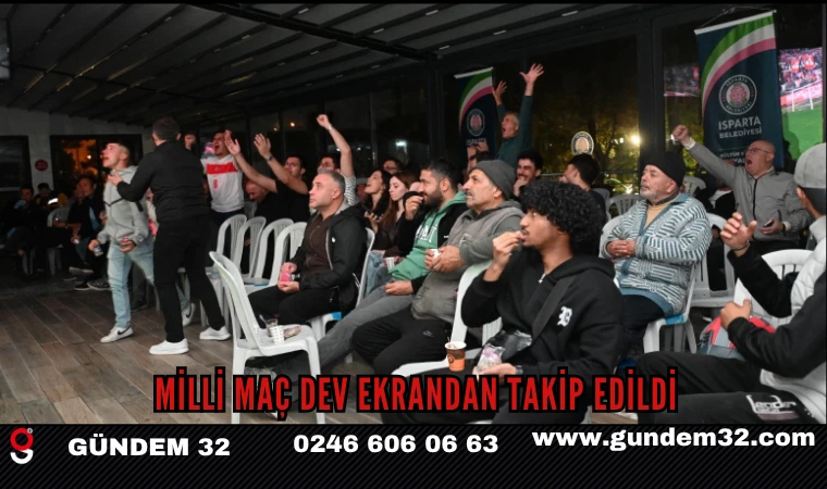 Milli maç dev ekrandan takip edildi