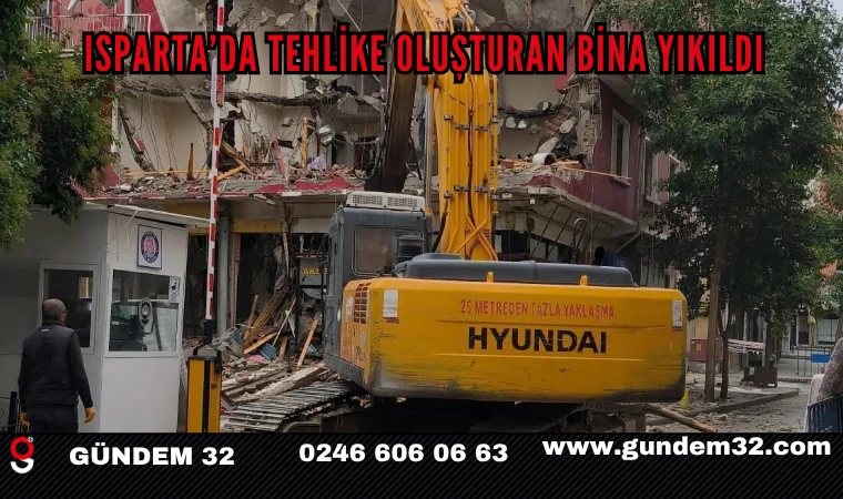 Isparta’da Tehlike Oluşturan Bina Yıkıldı