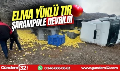 Isparta’da elma yüklü tır devrildi
