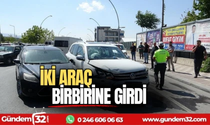 İki araç birbirine girdi
