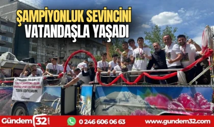 Şampiyonluk sevincini vatandaşla yaşadı