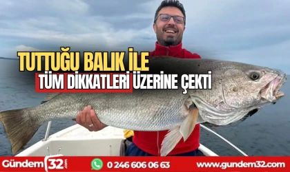 Tuttuğu balık ile dikkatleri üzerine çekti