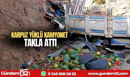 Karpuz yüklü kamyonet takla attı