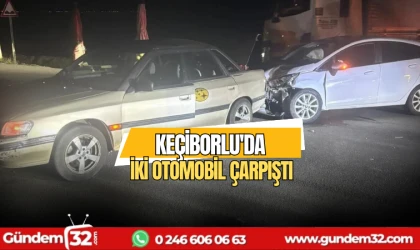 Keçiborlu'da iki otomobil çarpıştı