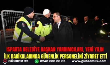 ISPARTA BELEDİYE BAŞKAN YARDIMCILARI, YENİ YILIN İLK DAKİKALARINDA GÜVENLİK PERSONELİNİ ZİYARET ETTİ