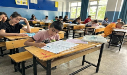 Isparta’da 943 Ortaokul Öğrencisi TÜGVA Kitap Kurdu Sınavında Ter Döktü!