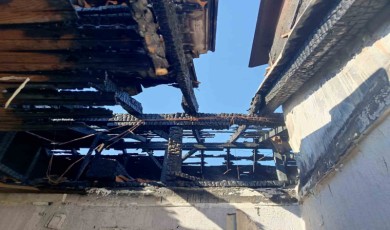 Isparta’da çatıda çıkan yangın kısa sürede söndürüldü