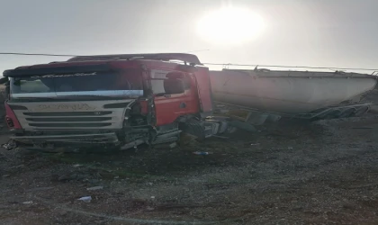 Isparta'da su kanalına düşen tırın sürücüsü yaralandı