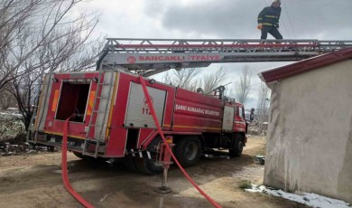 Şarkikaraağaç’ta baca yangını