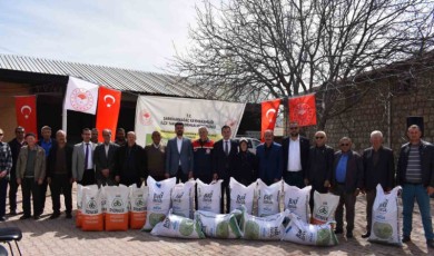 Şarkikaraağaç’ta üreticilere nohut ve yağlık ayçiçeği tohumu dağıtıldı