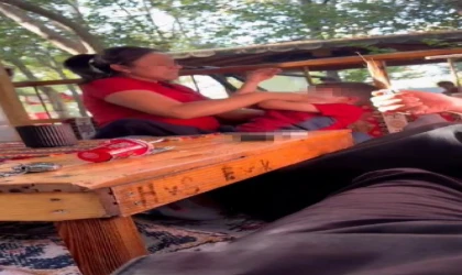 Vicdansız anne çocuğunu döverken cep telefonu kamerasına yansıdı