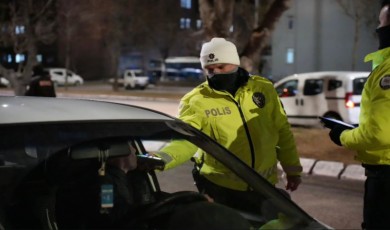 Isparta’da 2,5 saat süren uygulamada 21 sürücüye cezai işlem uygulandı