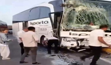 Isparta’da iki yolcu otobüsü çarpıştı: 1’i ağır 27 yaralı