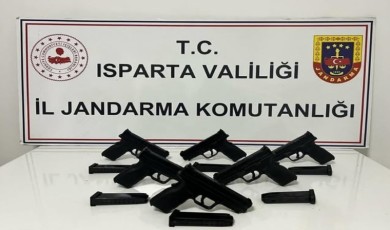 Şarkikaraağaç’ta ruhsatsız silah operasyonu