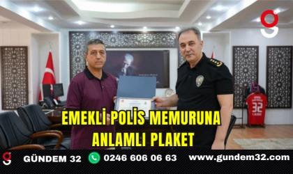Emekli Polis Memuruna Anlamlı Plaket