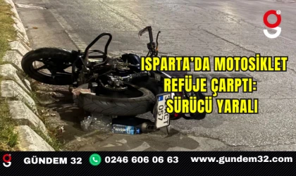 Isparta’da Motosiklet Refüje Çarptı: Sürücü Yaralı