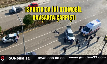 Isparta'da İki Otomobil Kavşakta Çarpıştı