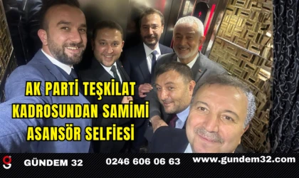 Ak Parti Teşkilat Kadrosundan Samimi Asansör Selfiesi
