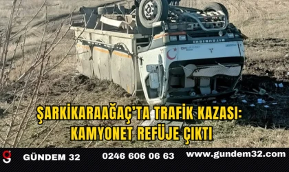 Şarkikaraağaç’ta Trafik Kazası: Kamyonet Refüje Çıktı