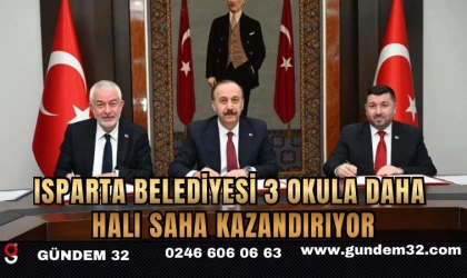 Isparta Belediyesi 3 Okula Daha Halı Saha Kazandırıyor