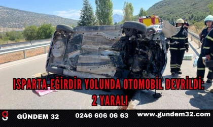 ISPARTA-EĞİRDİR YOLUNDA OTOMOBİL DEVRİLDİ: 2 YARALI
