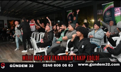 Milli maç dev ekrandan takip edildi