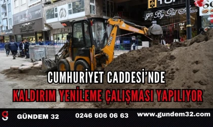 Cumhuriyet Caddesi’nde kaldırım yenileme çalışması yapılıyor