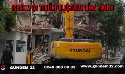 Isparta’da Tehlike Oluşturan Bina Yıkıldı